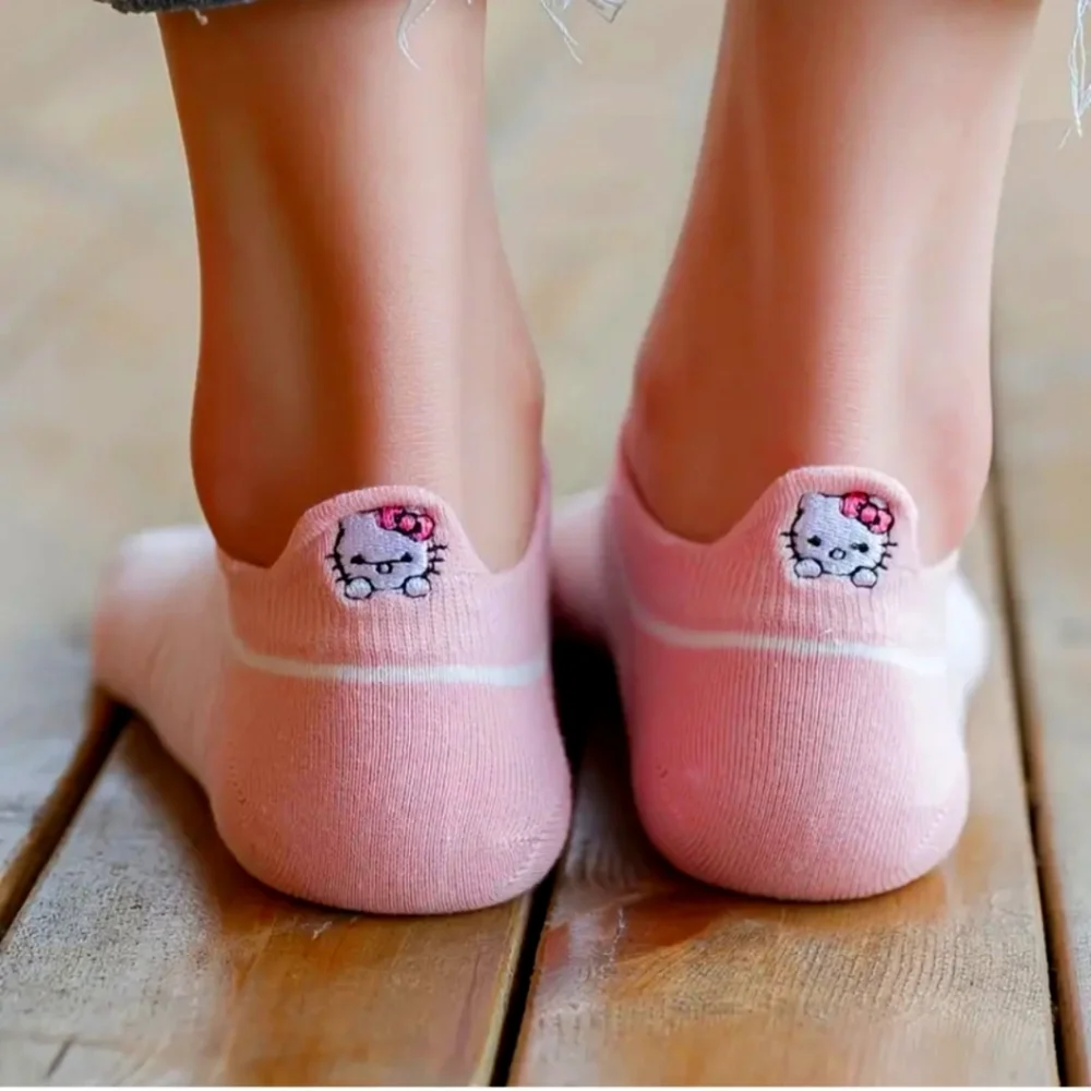 Hello Kitty pink white